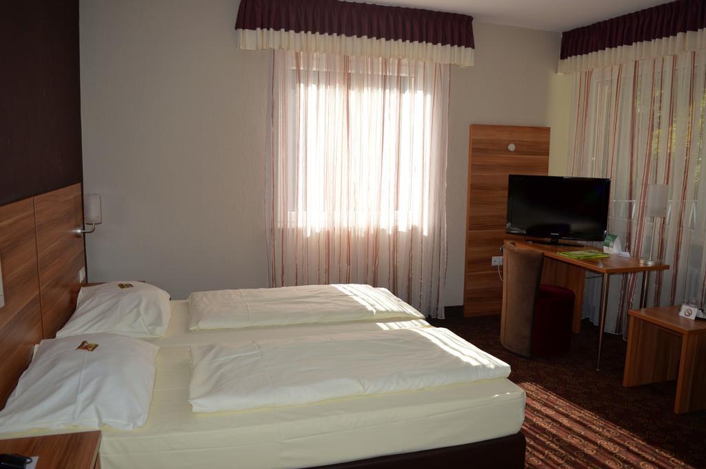 Hotel Schlangenbader Hof Ruang foto