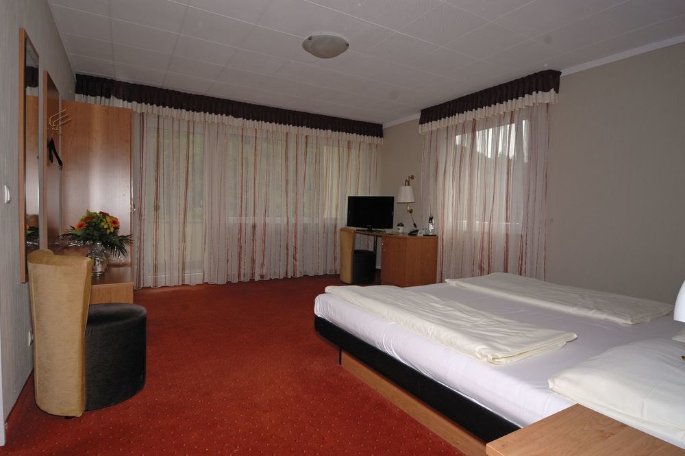Hotel Schlangenbader Hof Bagian luar foto